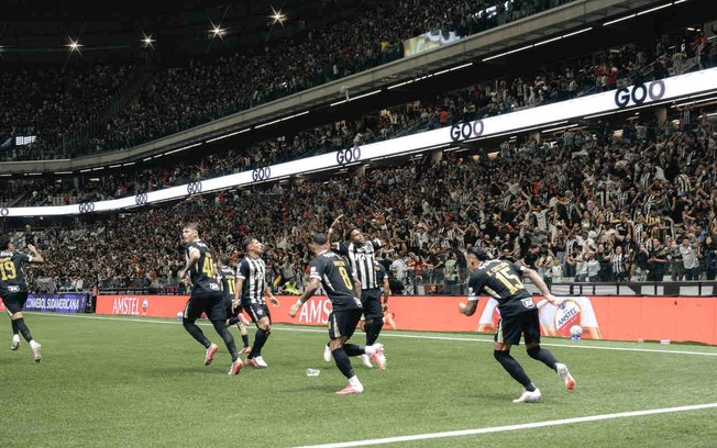 Bernard marca no primeiro lance do jogo. Em 15 segundos o Galo abre o placar diante do Santos