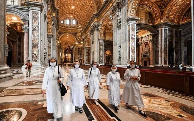 O Vaticano também foi reaberto para fiéis e turistas