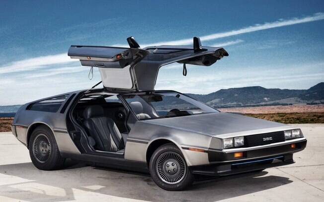 DeLorean DMC-12 ficou popular pelos filmes da série 'De Volta para o Futuro'