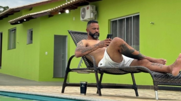 Goleiro Bruno posta foto e seguidores veem indireta sobre Eliza