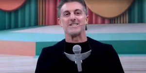 Luciano Huck homenageia Silvio Santos na Globo: "Fenômeno"