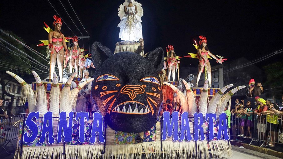 Desfile na Intendente Magalhães - Mocidade Unidos do Santa Marta (RJ)