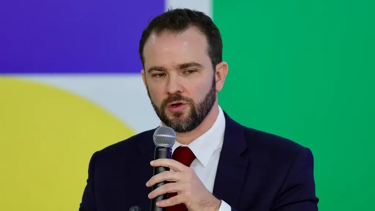 Governo%20far%C3%A1%20esfor%C3%A7o%20por%20fim%20da%20taxa%20das%20blusinhas%2C%20diz%20Durigan