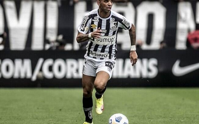 Santos decide não renovar o contrato com o atacante Diego Tardelli