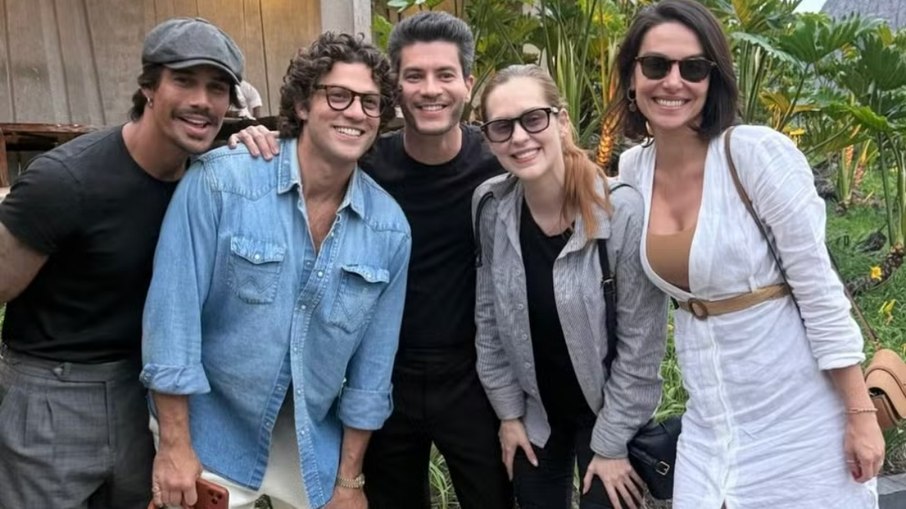  Arthur Aguiar, Chay Suede, Sophia Abrahão, Mel Fronckowiak e Micael Borges