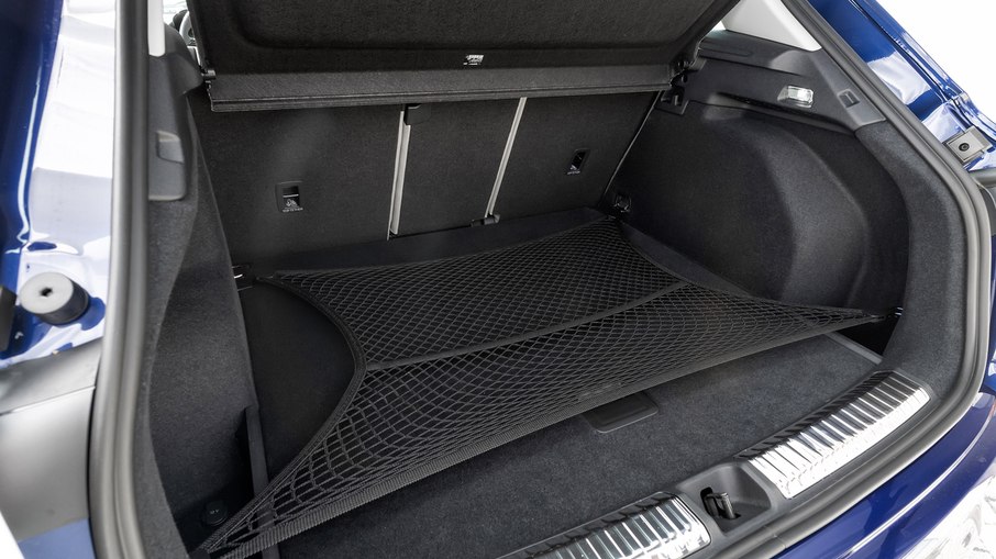 Porta-malas do novo Audi Q3 varia de 488 a 575 litros conforme o ajuste dos bancos traseiros