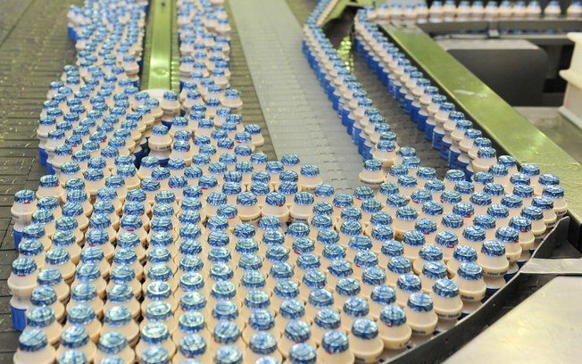 Yakult 40 light completa 10 anos de mercado