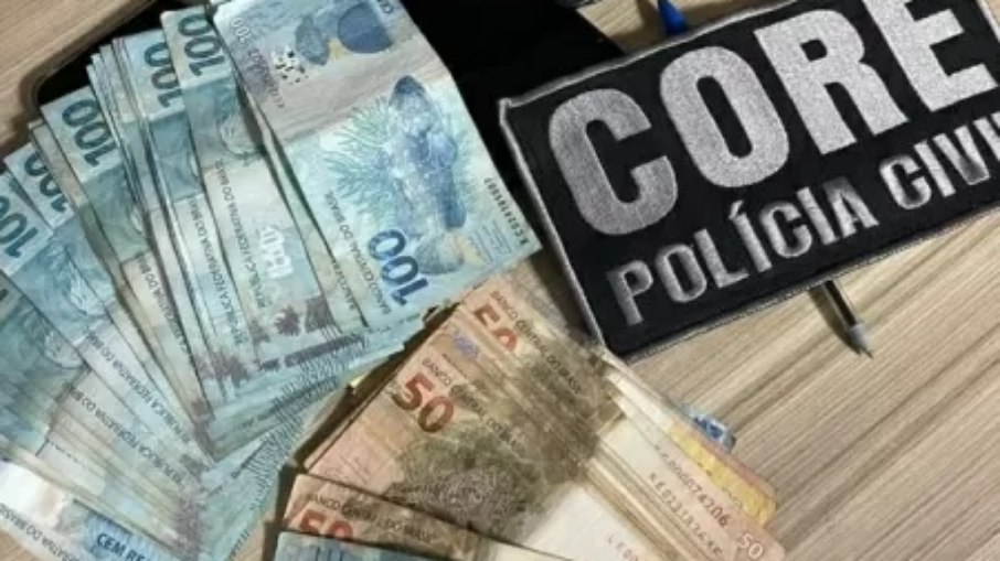 Homens foram presos com R$ 24 mil; PM suspeita de compra de voto