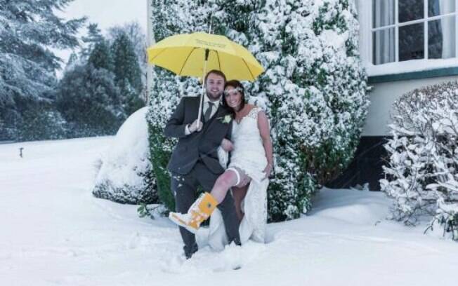 Lucinda e Martin tiveram que cancelar o casamento por causa da neve, mas da segunda vez enfrentaram a situação