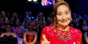 Sonia Abrão não sai mais da RedeTV!