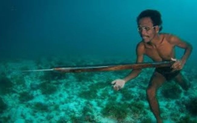 Conheça os 'homens-peixe', tribo ancestral que corre risco de extinção