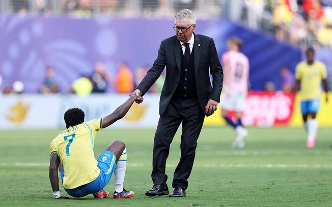 Carlo Ancelotti e seus jogadores vão para os primeiros compromissos após a Copa do Mundo