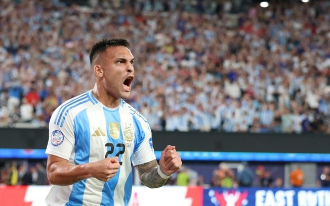 Lautaro Martínez comemora depois de marcar o gol da vitória da Argentina sobre o Chile no dia 25 de junho de 2024, em partida da segunda rodada do Grupo A da Copa América, disputada em East Rutherford, Nova Jersey