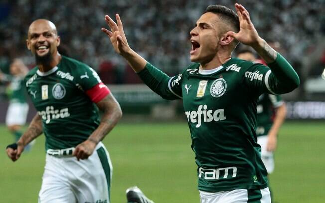 Raphael Veiga fez o gol da vitória do Palmeiras sobre o Athletico