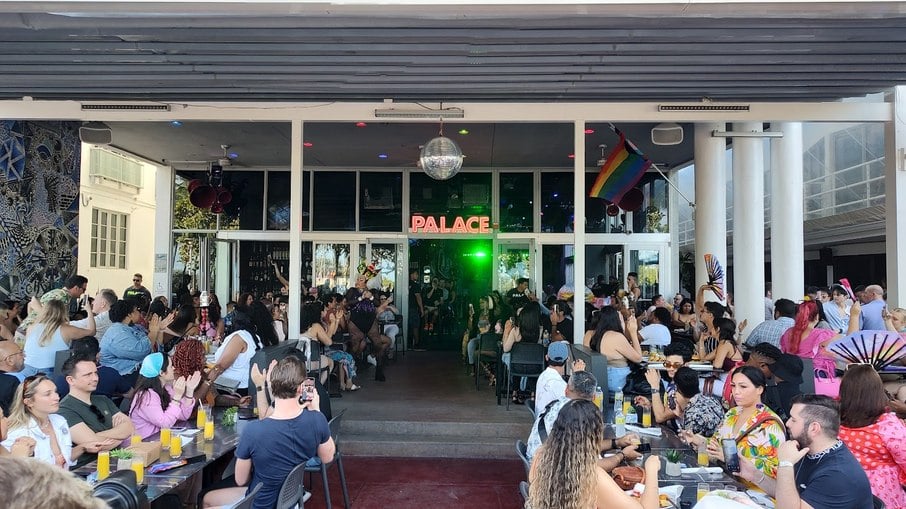 O Palace foi o primeiro bar para o público LGBT em Miami Beach