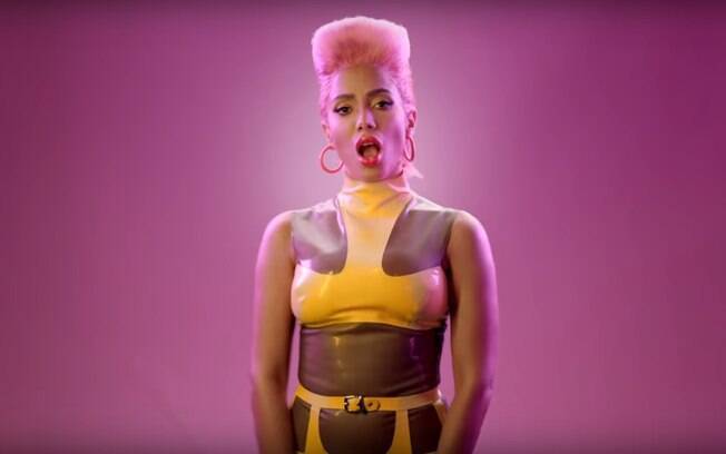 Anitta no clipe Explosion