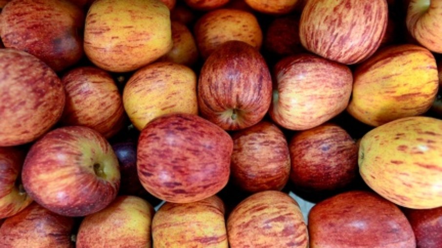 Maçã, muito usada para o preparo de maçãs do amor nesta época do ano