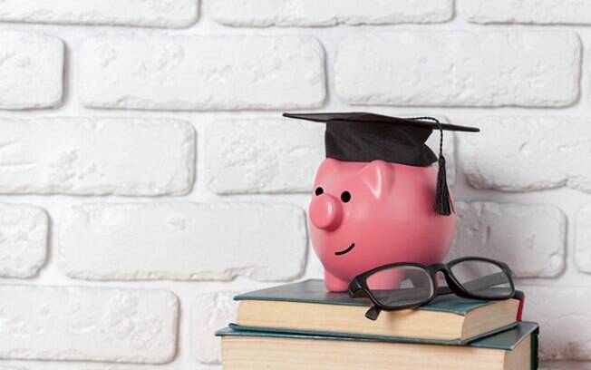 Bolsas de estudo são alternativa para continuar os estudos