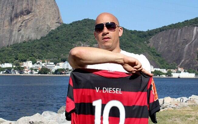 Vin Diesel segurou a camisa do Flamengo