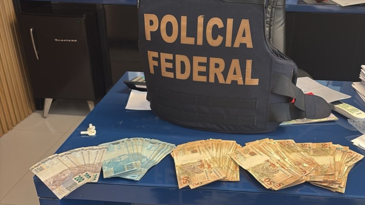A Polícia Federal apura supostos crimes de corrupção, desvio de recursos públicos e lavagem de dinheiro A Polícia Federal apura supostos crimes de corrupção, desvio de recursos públicos e lavagem de dinheiro