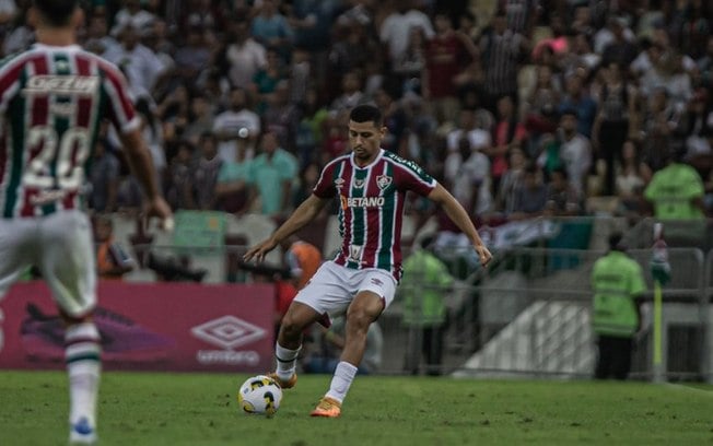 André vê Fluminense no caminho certo mesmo com derrota e elogia Hugo: 'Grande goleiro'
