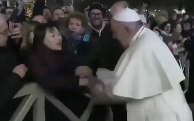 Tapa do Papa em mulher 