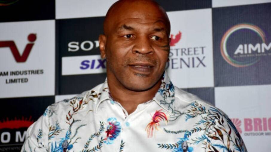 Mike Tyson deve enfrentar Evander Holyfield novamente