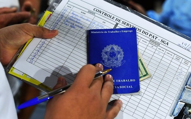 Américo tem vagas para atendente, caixa, produção e PCDs Américo tem vagas para atendente, caixa, produção e PCDs