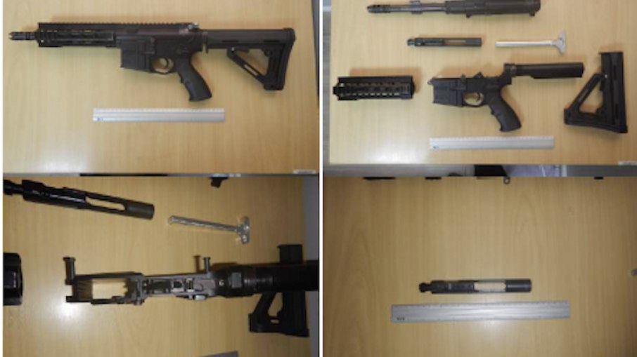Perícia da Polícia Federal em ghost guns, modelo do fuzil AR-15, após apreensão no bunker de Americana (SP). Perícia da Polícia Federal em ghost guns, modelo do fuzil AR-15, após apreensão no bunker de Americana (SP).