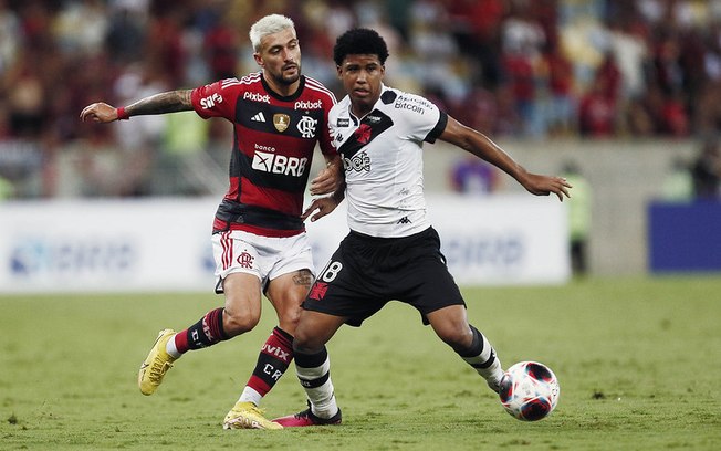 Em clássico emocionante, golaço de Pumita dá vitória ao Vasco sobre o Flamengo