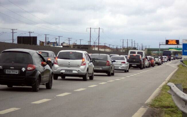 Motorista com destino aos litorais paulistas e fluminenses precisa de paciência neste final de semana