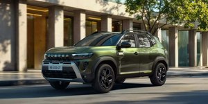 Novo Duster 2027 renasce híbrido na Índia e pode pintar no Brasil