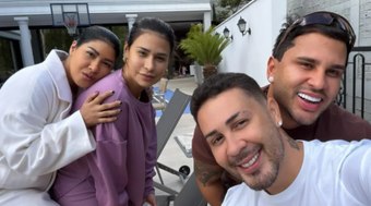 Simaria%20reaparece%20irreconhec%C3%ADvel%20com%20Simone%20e%20Carlinhos%20Maia