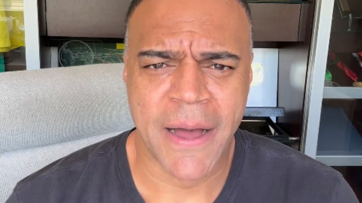 Denilson%20enfrenta%20clim%C3%A3o%20e%20se%20recusa%20a%20responder%20pergunta