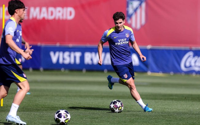 Julian Alvarez vive momento de tensão no Atlético de Madrid