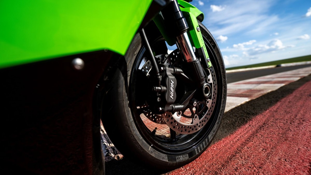 Troca de pneus de motos: o que você deve saber