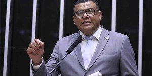 Deputado Luciano Alves discute com garota de programa em Brasília