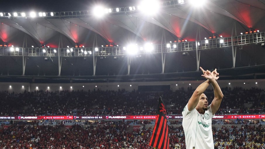 Paulinho é denunciado pelo STJD por comemoração contra o Flamengo