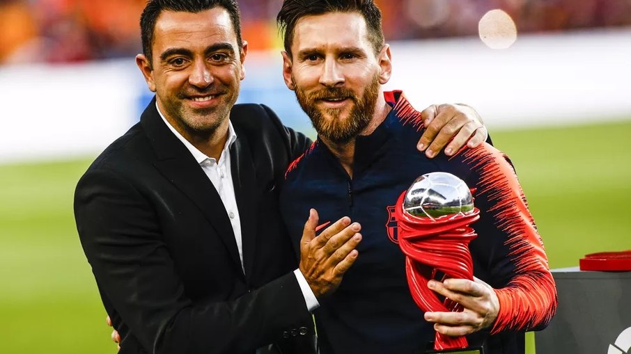 Técnico do Barça, Xavi comentou sobre possibilidade de Messi no time