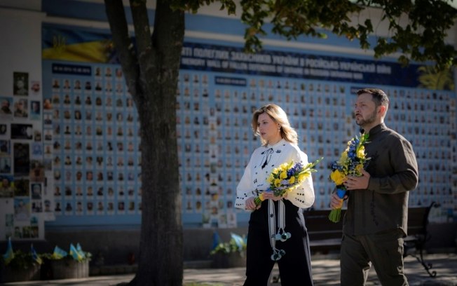 O presidente ucraniano, Volodimir Zelensky, e sua esposa, Olena, em 24 de agosto de 2024 em Kiev