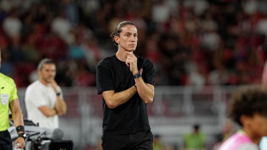 Filipe Luis celebra momento histórico no Monaco