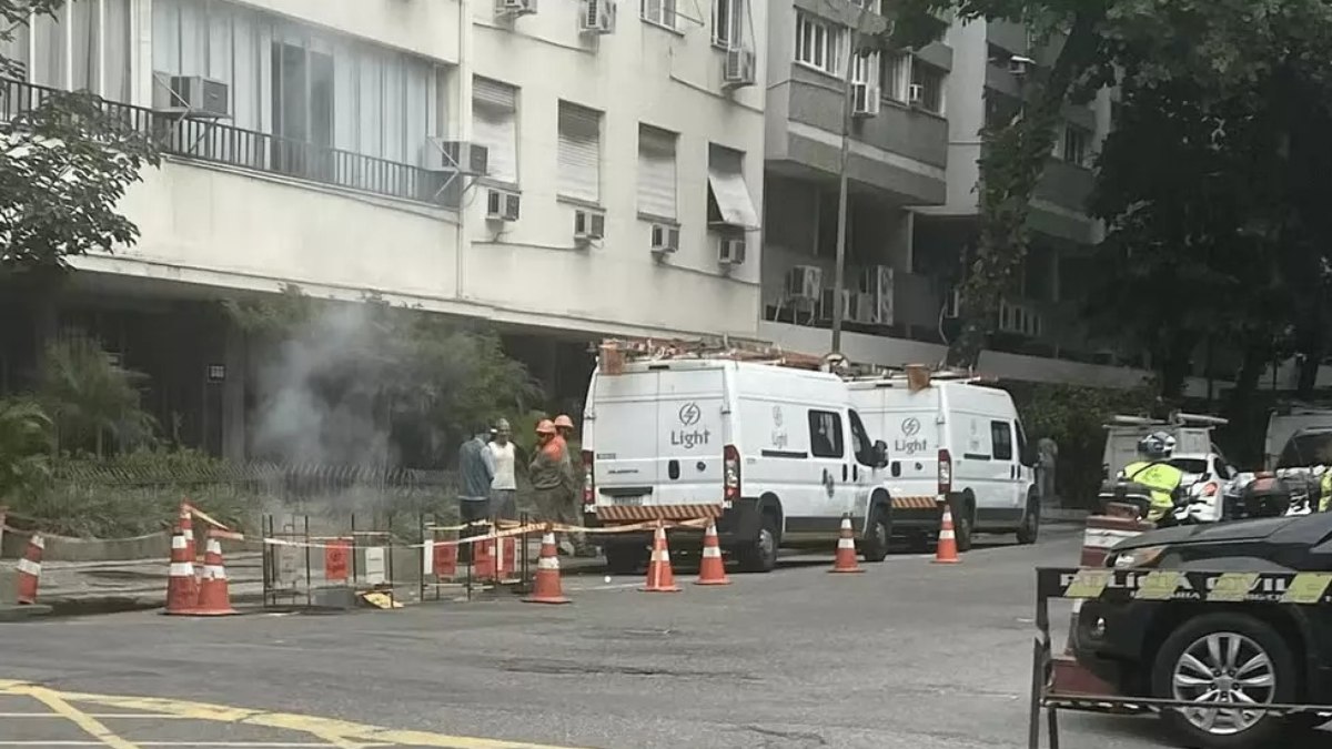 Técnicos da Light foram acionados após falha atingir a Grande Tijuca. Técnicos da Light foram acionados após falha atingir a Grande Tijuca.