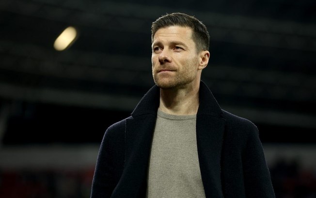 Xabi Alonso confirma permanência no Bayer Leverkusen na próxima temporada