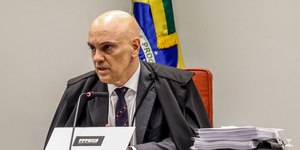 Moraes nega passaporte a Bolsonaro por "possibilidade de fuga"