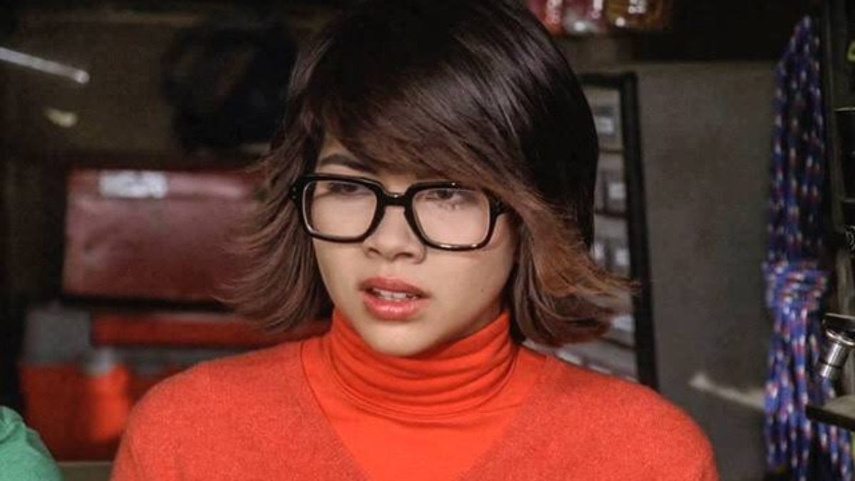 A cantora lésbica Hayley Kiyoko já interpretou Velma 