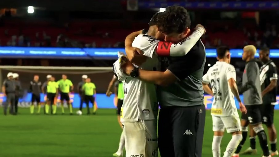 Consolado: Neymar é abraçado por Fernando Diniz ao fim de Santos 0 x 6 Vasco