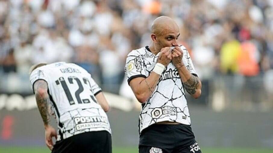 Corinthians superou o Athletico-PR jogando em casa