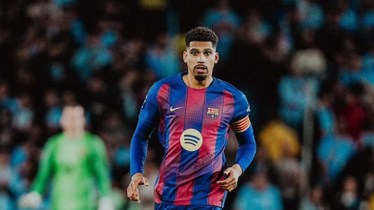 Ronald Araújo não vive bom momento no Barcelona Ronald Araújo não vive bom momento no Barcelona