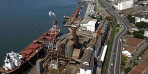 Nevoeiro fecha canal do Porto de Santos e causa prejuízo