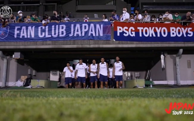 PSG faz treino aberto no Japão e Mbappé dá show